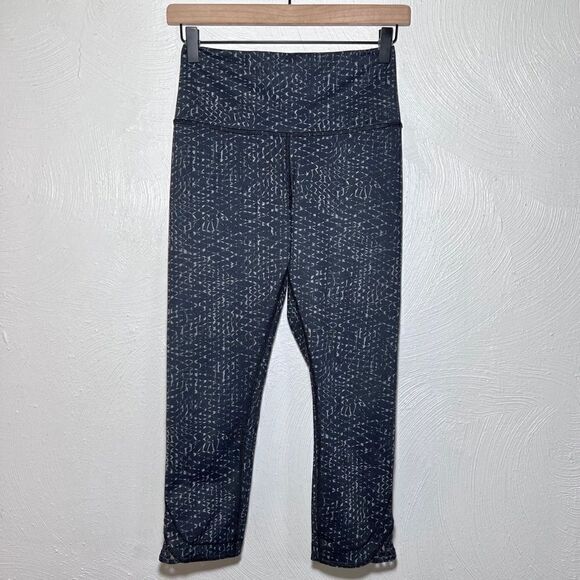 Lululemon True Self Crop II in Samba Snake Battleship Black - Picture 4 of 9